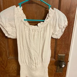 White off the shoulder basic shirt
